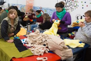 CONFECCIONARÁN BUFANDAS Y MANTAS PARA ESCUELAS DE BERAZATEGUI (2)