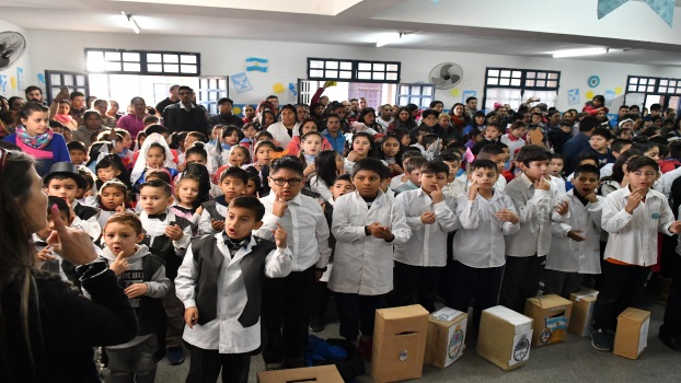 EE AYUDA ECONÓMICA Y SOCIAL A ESCUELA DE 9 DE ABRIL 1