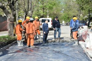 EE FERNANDO GRAY SUPERVISÓ OBRAS DE BACHEO EN EL CENTRO DE MONTE GRANDE 1