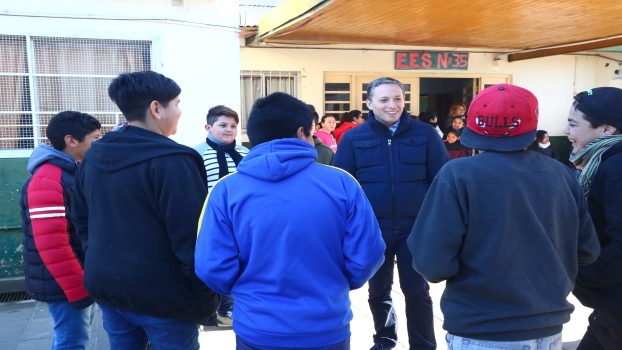 EE FERNANDO GRAY VISITÓ LAS ESCUELAS 35 Y 47 DE LUIS GUILLÓN 2