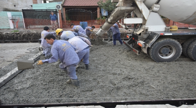 EE FG RECORRIÓ OBRA DE PAVIMENTO EN BARRIO SAN CARLOS 2