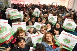 EE KITS A ALUMNOS DE LA ESCUELA DE ARTES Y OFICIOS 1