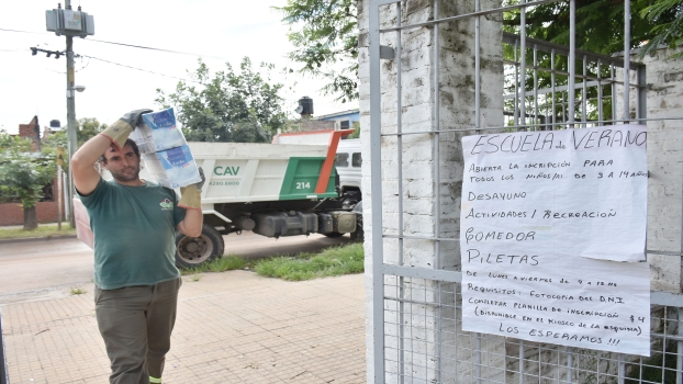 EE MUNICIPIO ENTREGÓ BOLSONES DE ALIMENTOS EN ESCUELA PRIMARIA N° 4 2