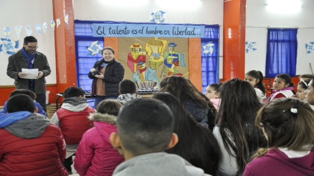 EE MUNICIPIO ENTREGÓ LENTES EN ESCUELA PRIMARIA DE MG 2