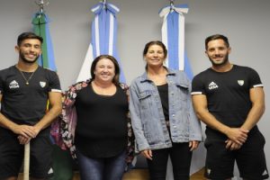 EE VISITA DE “LOS LEONES” PARA PROMOVER EL HOCKEY