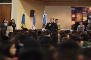 EE entrega de libros- Naciones Unidas (1)