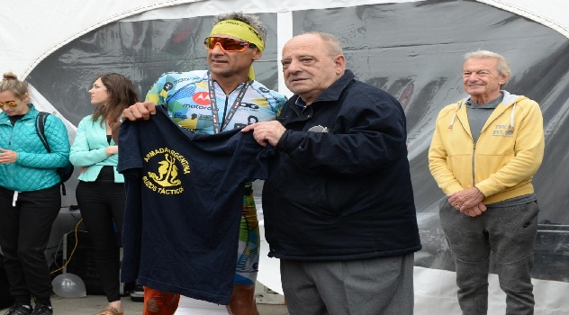 MGP - Arroyo premió a los ganadores del Ironman Mar del Plata 1