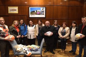 MGP - Entrega de materiales deportivos a escuelas municipales