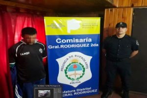 MS Detienen a dos peruanos con uniformes militares (3)