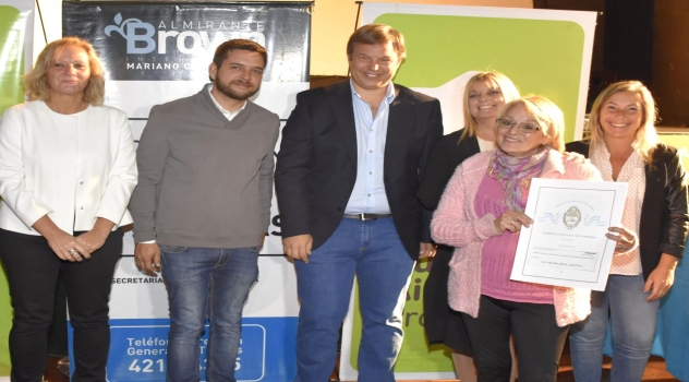 AB CASCALLARES ENTREGÓ ESCRITURAS DON ORIONE