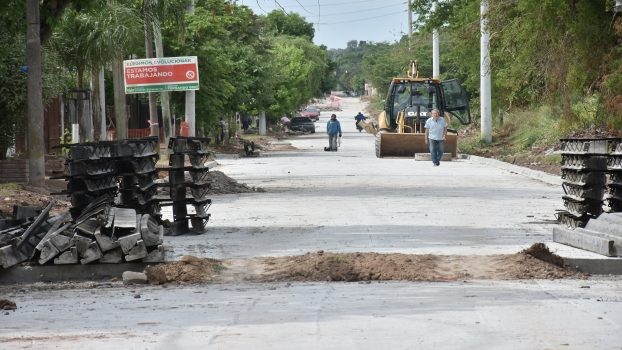 EE EL MUNICIPIO AVANZA CON LA PAVIMENTACIÓN EN HORMIGÓN 1