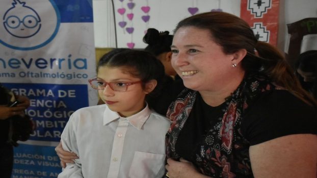 EE EL MUNICIPIO ENTREGÓ MÁS DE 60 PARES DE ANTEOJOS EN ESCUELA DE 9 DE ABRIL