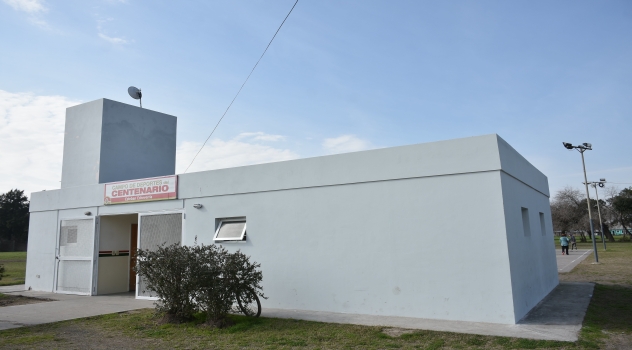 EE EL MUNICIPIO REALIZÓ TAREAS DE MANTENIMIENTO EN PLAZA DE LUIS GUILLÓN