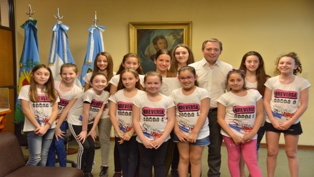 EE FERNANDO GRAY JUNTO A REPRESENTANTES DE ENTIDADES DEPORTIVAS DEL DISTRITO 2