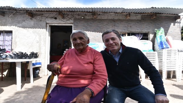 EE FERNANDO GRAY JUNTO A VECINOS