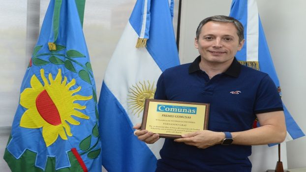 EE FERNANDO GRAY RECIBIÓ EL PREMIO COMUNAS