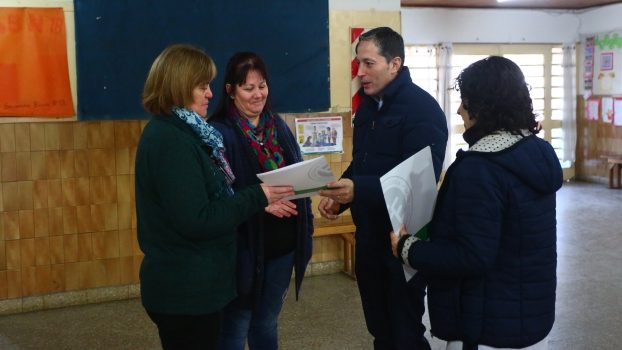 EE FERNANDO GRAY VISITÓ LAS ESCUELAS 35 Y 47 DE LUIS GUILLÓN 1