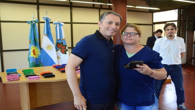 EE FG ENTREGÓ ANTEOJOS A VECINOS DEL DISTRITO