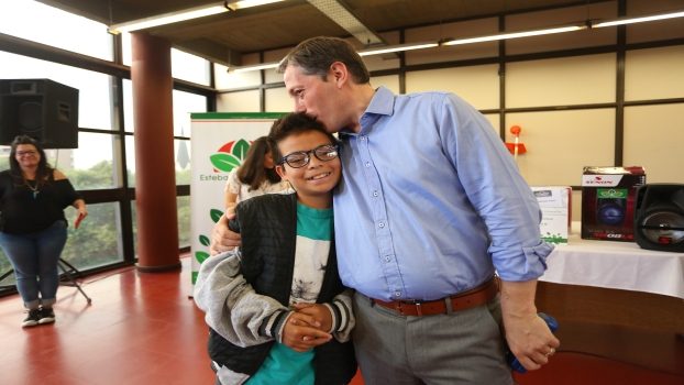 EE FG ENTREGÓ AYUDAS SOCIALES A VECINOS Y ENTIDADES ECHEVERRIANAS 2