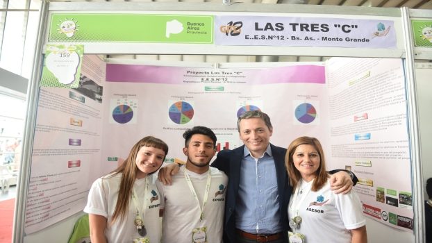 EE FG JNTO A LA COMUNIDAD EDUCATIVA EN LA FERIA DE ARTES CIENCIAS Y TECNOLOGÍAS 1