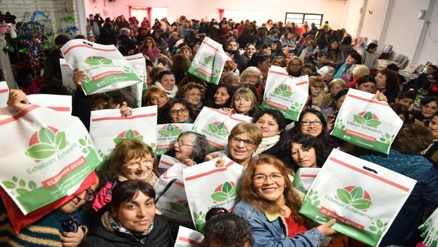 EE KITS A ALUMNOS DE LA ESCUELA DE ARTES Y OFICIOS 1