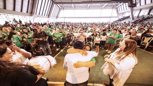 EE KITS ESCOLARES Y GUARDAPOLVOS A MÁS DE 10 MIL CHICOS 1