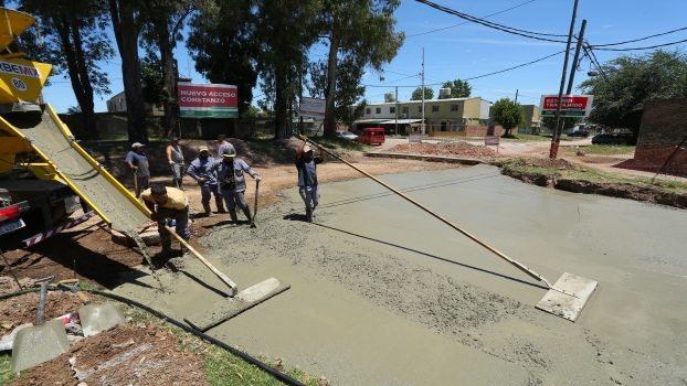 EE LA PAVIMENTACIÓN EN HORMIGÓN DE NUEVO ACCESO EN MG 1