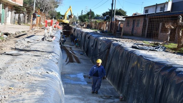 EE OBRA HÍDRICA EN MONTE GRANDE Y LUIS GUILLÓN 1