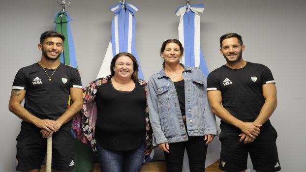 EE VISITA DE “LOS LEONES” PARA PROMOVER EL HOCKEY