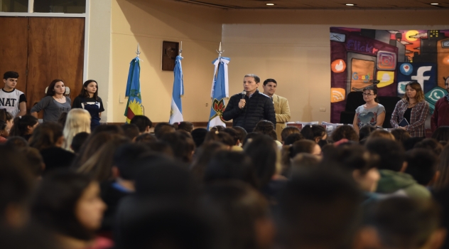EE entrega de libros- Naciones Unidas (1)
