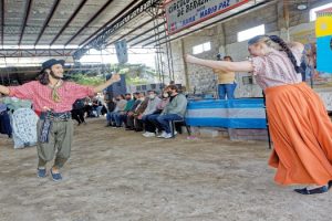 EL CÍRCULO SANTIAGUEÑO DE BERAZATEGUI PRESENTÓ SU BALLET FOLCLÓRICO