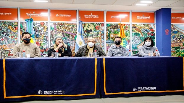 ENTREGARON INSUMOS Y EQUIPAMIENTO A ESCUELAS ORIENTADAS EN ARTE (4)