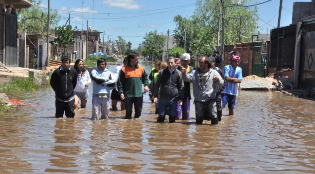 Fernando Gray en una de las recorridas del 4-11