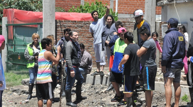Fernando Gray recorre las zonas inundadas 4-11