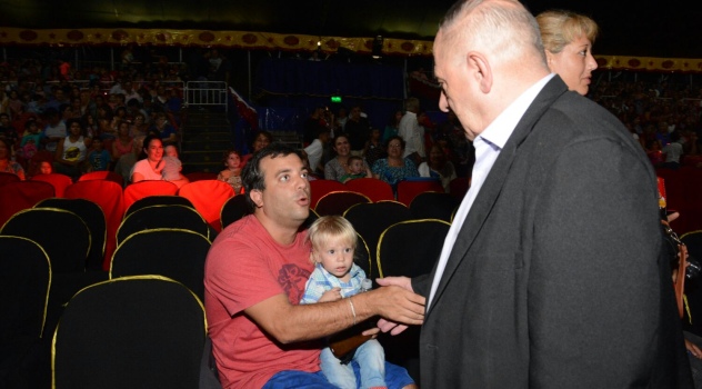 Foto MGP - Arroyo acompaño a chicos al Circo Rodas 01