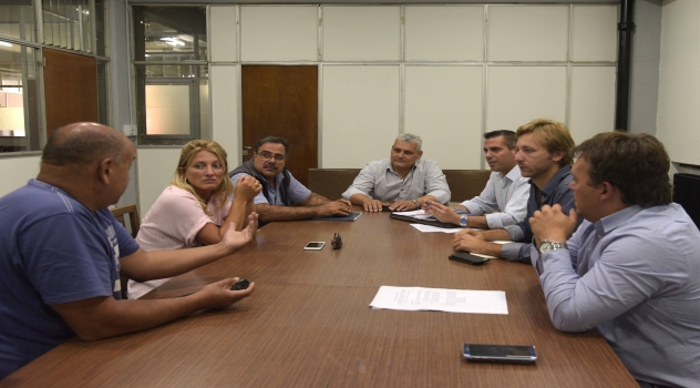 Foto MGP - Reunión de funcionarios con la familia de Lucia Bernaola