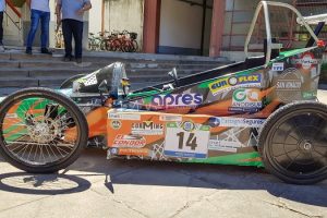 LA TÉCNICA N° 3 PARTICIPÓ EN UNA COMPETENCIA DE AUTOS ELÉCTRICOS NO CONTAMINANTES1