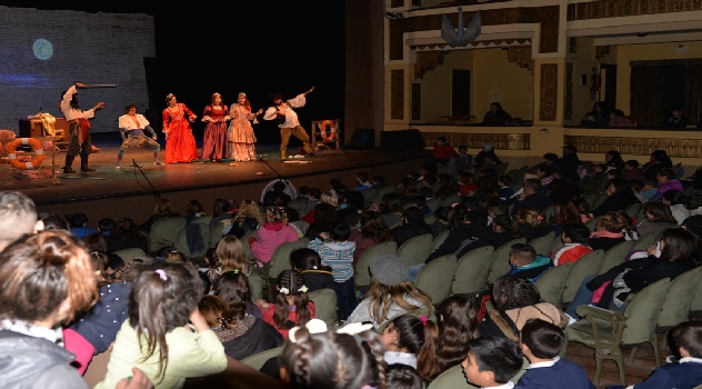 MGP - Cupara chicos de distintos barrios en obras del Teatro Colon