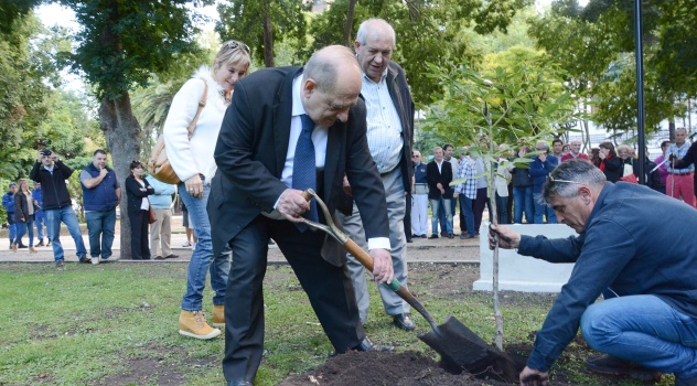 MGP - Plantacion de arbol y descubrimiento placa aniversario golpe de estado 2