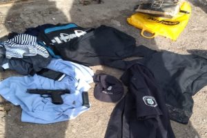 MS 18-11 ROBO DE AUTO, LLEVABAN ROPA DE LA POLICIA. LA MATANZA. FOTO 5