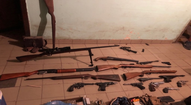 MS BURZACO CON UN ARSENAL EN SU CASA 2