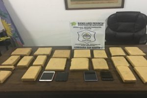 MS Panes de marihuana en conservadora y bolso - 1