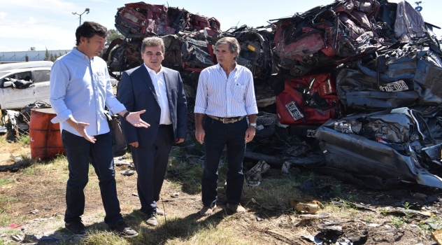 MS Ritondo y Posse en compactación de vehículos en Boulogne