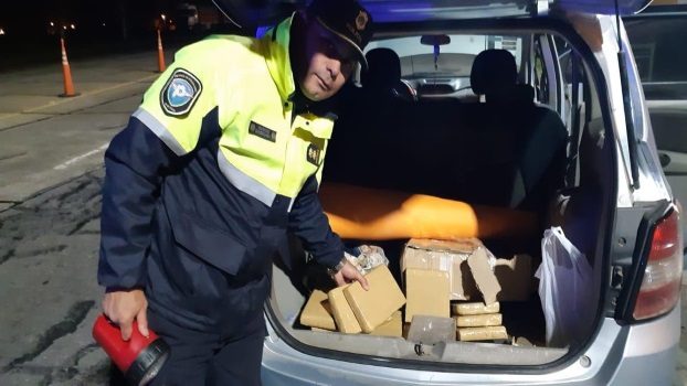 MS Viajaban por la ruta 2 con un nene de tres años y 20 kilos de marihuana en el baúl (3)