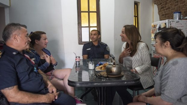 PVCIA BS AS MARÍA EUGENIA VIDAL CON POLICÍAS BONAERENSES SALVARON VIDADENIÑO