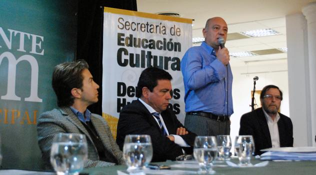 ab Homenaje a los caídos en el 56(3) (1)