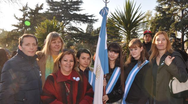 ee 25 may acto (1)