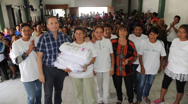 ee Entrega Guardapolvo CLUB SANTOS JUNIORS