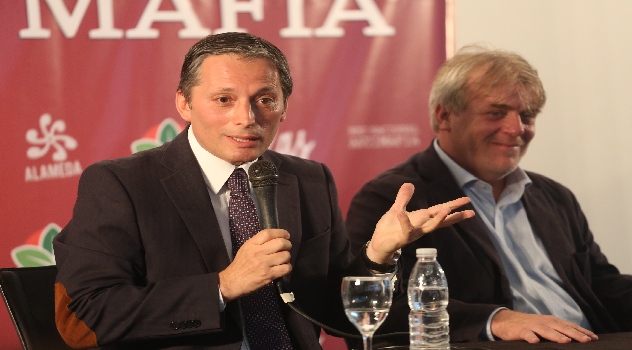 ee Gray- Congreso Antimafia (1)