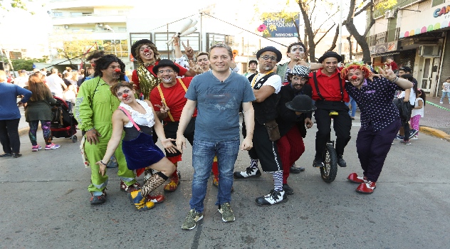 ee Gray- Convención de Payasos (1)